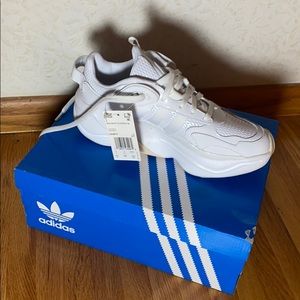 Adidas Magmur Runner (w) NWT - White